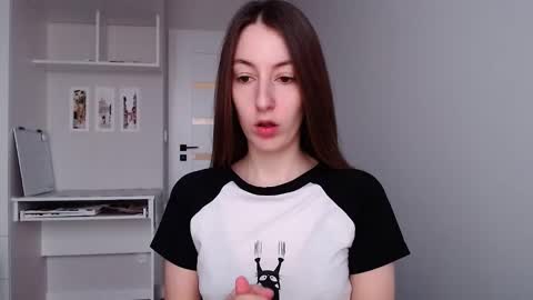 Emma  online show from November 26, 2025, 9:43 am