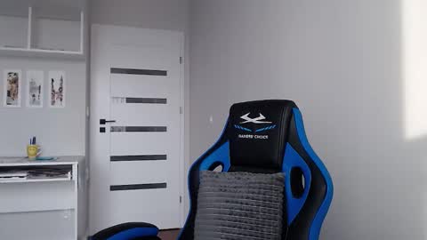 Snapshot of sweetheart_77 chatting on January 16, 2026, 8:40 am Emma online show from January 16, 2026, 8:40 am