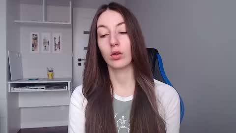 Snapshot of sweetheart_77 chatting on February 5, 2026, 9:25 am Emma online show from February 5, 2026, 9:25 am