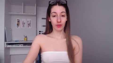 Snapshot of sweetheart_77 chatting on February 6, 2026, 9:56 am Emma online show from February 6, 2026, 9:56 am