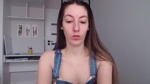 Snapshot of sweetheart_77 chatting on February 9, 2026, 9:13 am Emma online show from February 9, 2026, 9:13 am