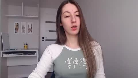 Snapshot of sweetheart_77 chatting on February 11, 2026, 9:14 am Emma online show from February 11, 2026, 9:14 am