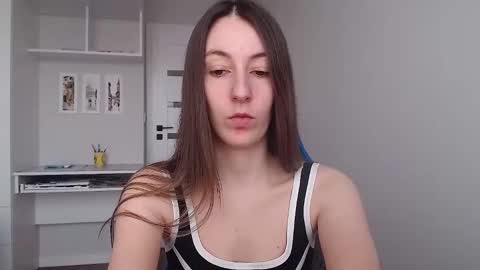 Snapshot of sweetheart_77 chatting on February 20, 2026, 9:54 am Emma online show from February 20, 2026, 9:54 am