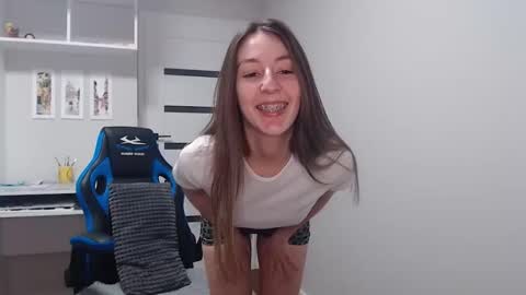 Snapshot of sweetheart_77 chatting on February 26, 2026, 6:07 pm Emma online show from February 26, 2026, 6:07 pm