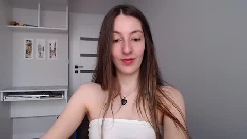 Snapshot of sweetheart_77 chatting on May 5, 2026, 7:38 am Emma online show from May 5, 2026, 7:38 am