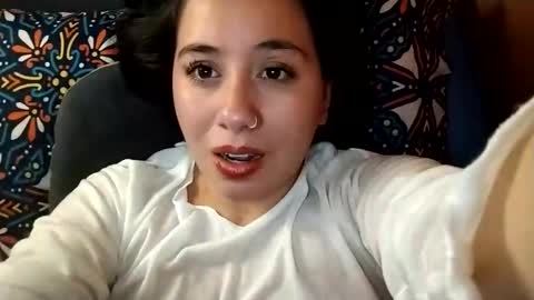 Ana Mara  i cant Make noise My family is here  online show from January 13, 2026, 5:13 am