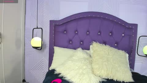 Snapshot of sweetie_foxxxx chatting on February 4, 2026, 3:01 am violeta online show from February 4, 2026, 3:01 am