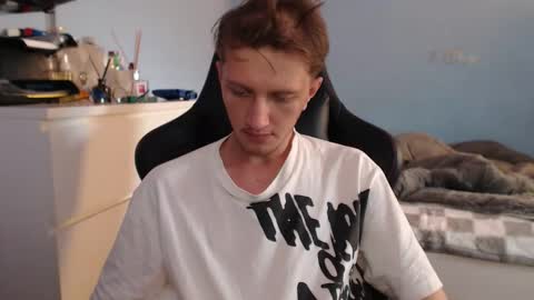 Snapshot of sweetieecreamy chatting on October 30, 2025, 1:23 pm Cat online show from October 30, 2025, 1:23 pm