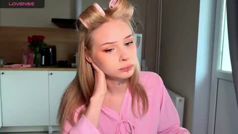 sweetie Lisa3 online show from May 16, 2026, 9:06 am