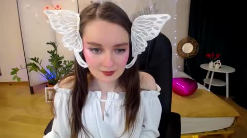 sweetintouch online show from February 19, 2025, 3:28 am