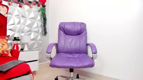 Lauren online show from November 30, 2025, 6:17 am