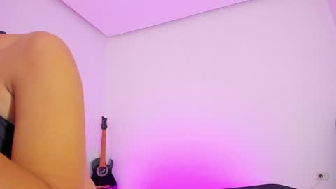 Snapshot of sweetlesbianseduction chatting on January 17, 2025, 12:42 pm Azulandvioleta online show from January 17, 2025, 12:42 pm