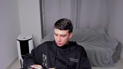 Snapshot of sweetlian_04 chatting on January 29, 2025, 2:40 am Lian online show from January 29, 2025, 2:40 am