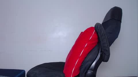 mayra online show from December 3, 2025, 9:57 pm