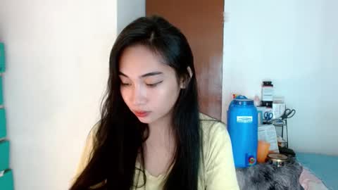 Snapshot of sweetlilly_18 chatting on January 2, 2025, 2:24 pm Lilly online show from January 2, 2025, 2:24 pm
