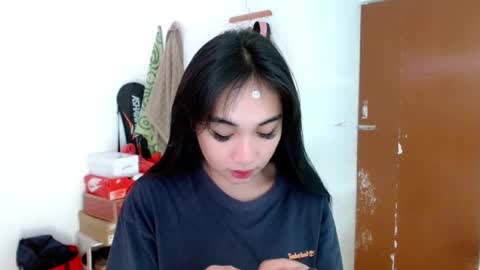 Snapshot of sweetlilly_18 chatting on February 18, 2025, 5:09 am Lilly online show from February 18, 2025, 5:09 am