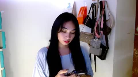 Snapshot of sweetlilly_18 chatting on March 10, 2025, 3:45 am Lilly online show from March 10, 2025, 3:45 am