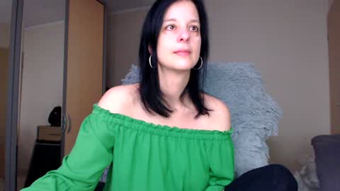 Snapshot of sweetlonglips_ chatting on February 6, 2025, 9:00 am JenJenny online show from February 6, 2025, 9:00 am