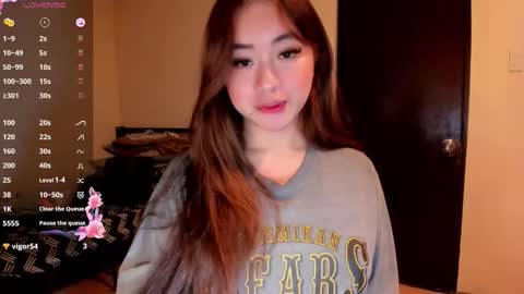 Snapshot of sweetlovepinay04 chatting on May 10, 2026, 3:17 pm Zoe online show from May 10, 2026, 3:17 pm