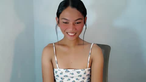 Nia online show from November 13, 2025, 6:56 am