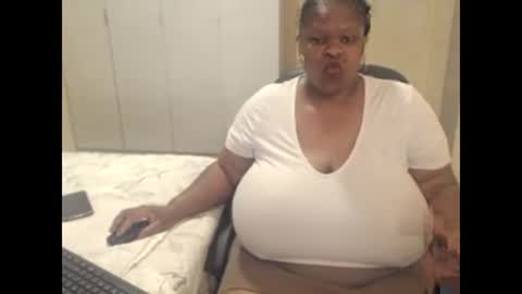 Snapshot of sweetnoziexxx chatting on December 15, 2024, 9:56 am sweetnoziexxx online show from December 15, 2024, 9:56 am