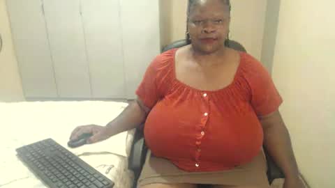 Snapshot of sweetnoziexxx chatting on January 12, 2025, 2:24 am sweetnoziexxx online show from January 12, 2025, 2:24 am