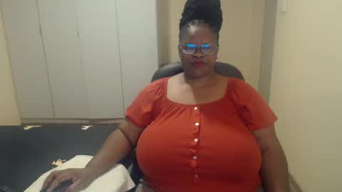 Snapshot of sweetnoziexxx chatting on February 17, 2025, 5:36 am sweetnoziexxx online show from February 17, 2025, 5:36 am