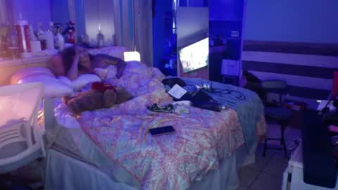 WeAim2PZzz online show from February 3, 2025, 9:41 am