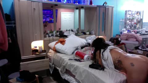 WeAim2PZzz online show from February 5, 2025, 4:48 am