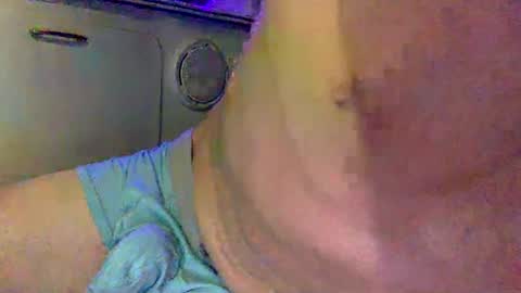 WeAim2PZzz online show from February 26, 2025, 2:26 am