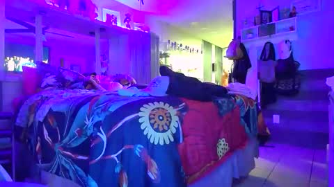 WeAim2PZzz online show from April 20, 2026, 7:33 am