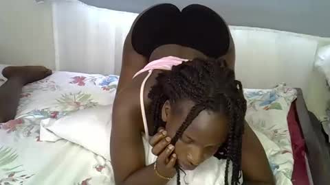 sweetpasion2 online show from December 17, 2025, 1:17 pm