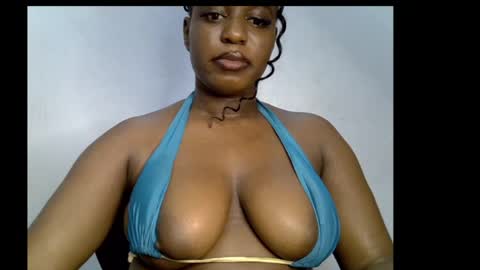 Snapshot of sweetpetitgirl chatting on April 16, 2026, 9:39 pm LILY BRANDY online show from April 16, 2026, 9:39 pm