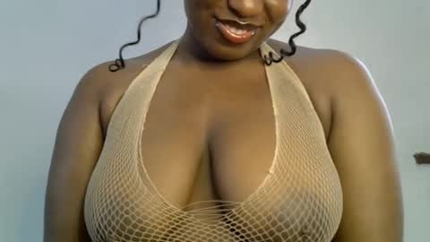 Snapshot of sweetpetitgirl chatting on April 25, 2026, 7:22 am LILY BRANDY online show from April 25, 2026, 7:22 am