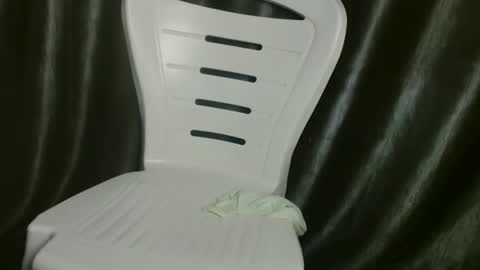 slim ivy online show from December 17, 2025, 3:45 am