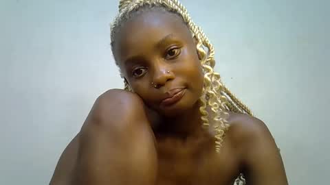 Snapshot of sweetrall chatting on March 17, 2026, 11:19 pm Lilly online show from March 17, 2026, 11:19 pm