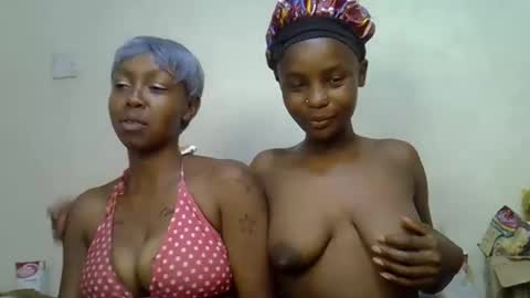 Snapshot of sweetrall chatting on April 7, 2026, 9:37 pm Lilly online show from April 7, 2026, 9:37 pm