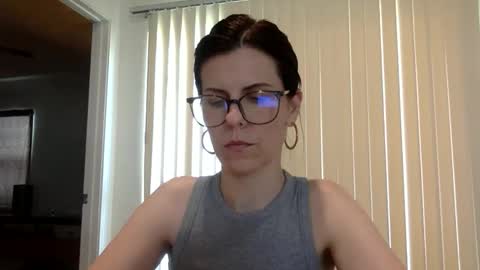 sweetriddance online show from December 15, 2025, 6:23 pm