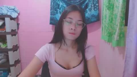 Mia online show from May 7, 2026, 2:06 am
