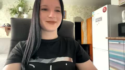 Snapshot of sweetshy99 chatting on April 8, 2026, 7:19 am Sweet Shy online show from April 8, 2026, 7:19 am