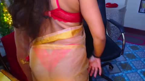 SweetSour online show from December 1, 2025, 1:10 am