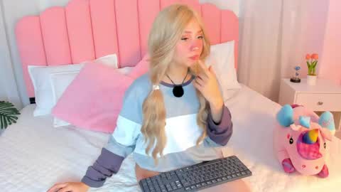 sweett_fire online show from April 15, 2026, 7:58 pm