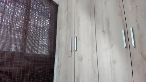 Snapshot of sweett_petite chatting on December 19, 2024, 4:35 pm online show from December 19, 2024, 4:35 pm