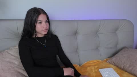 Snapshot of sweett_petite chatting on December 28, 2024, 4:20 pm online show from December 28, 2024, 4:20 pm