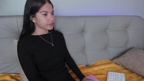 Snapshot of sweett_petite chatting on December 28, 2024, 7:54 pm online show from December 28, 2024, 7:54 pm