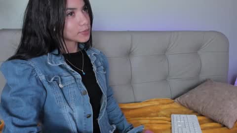 Snapshot of sweett_petite chatting on December 28, 2024, 10:55 pm online show from December 28, 2024, 10:55 pm