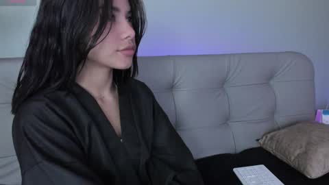 Snapshot of sweett_petite chatting on January 3, 2025, 4:37 pm online show from January 3, 2025, 4:37 pm