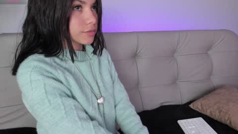 Snapshot of sweett_petite chatting on January 7, 2025, 4:37 pm online show from January 7, 2025, 4:37 pm