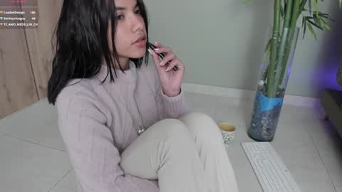 Snapshot of sweett_petite chatting on January 10, 2025, 12:06 am online show from January 10, 2025, 12:06 am