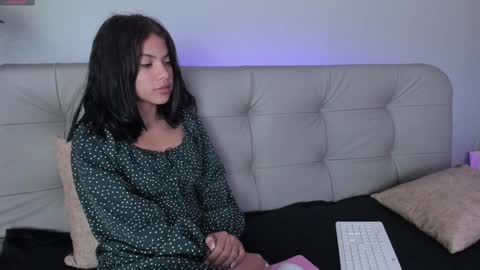 Snapshot of sweett_petite chatting on January 13, 2025, 8:04 pm online show from January 13, 2025, 8:04 pm
